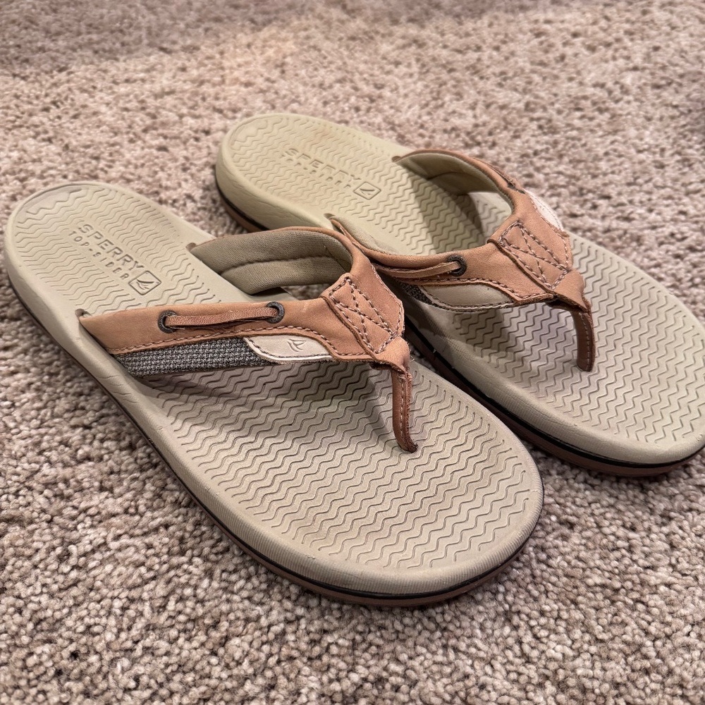 🌷🌷 BUNDLE 2/$25 or 3/$30 Sperry TopSider Flip Flops with original box Size 7